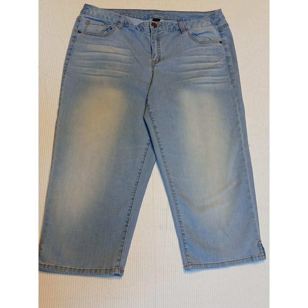Lane Bryant Genius Fit Capri Jeans Light Wash Blue Denim Size 16 Cropped Pants